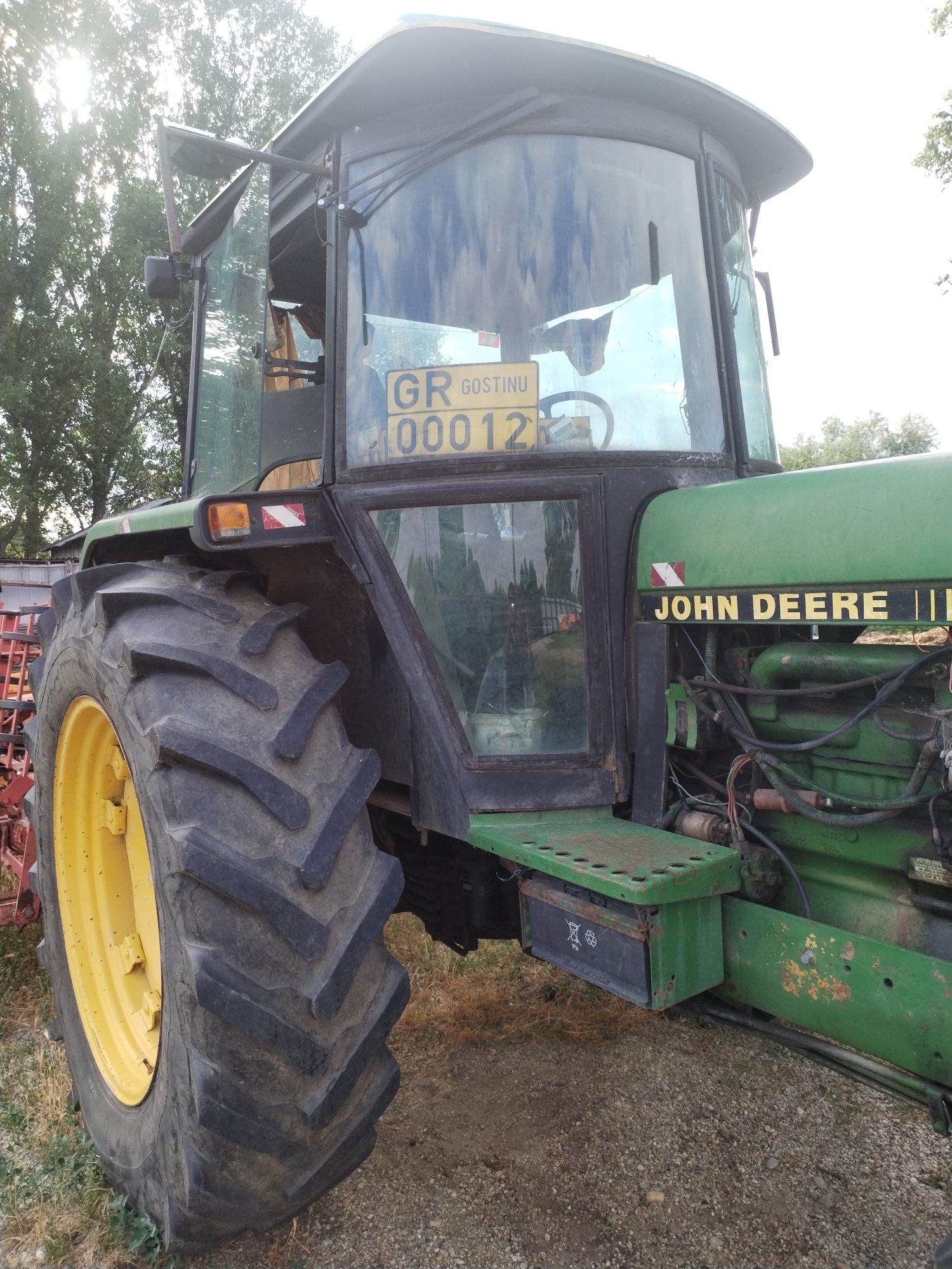 Vând tractor John Deere 3050