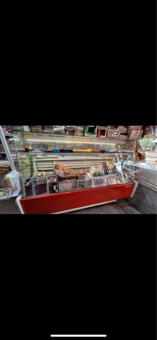 Витрина за колбаси и млечни продукти