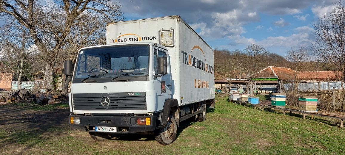 Vând camion apicol Mercedes