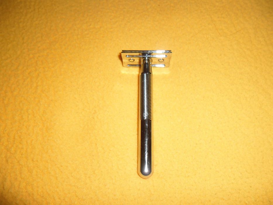 Aparat de Ras Clasic Inox si pensula de ras noi