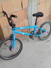Bicicleta bmx albastra