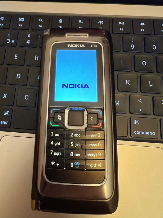 Telefon clasic / vintage Nokia E90 communicator 9300 9500