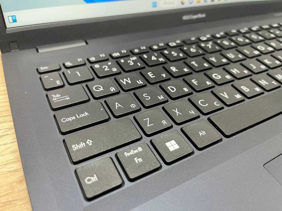 Почти новый ASUS ExpertBook Core i3*ОЗУ 8*SSD 256* Без царапин