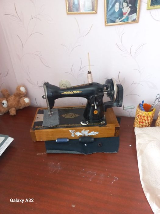 Продам машинку швейную