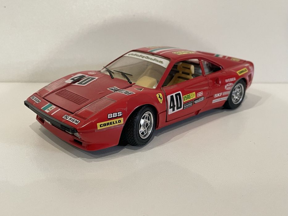 Метални колички 1:24