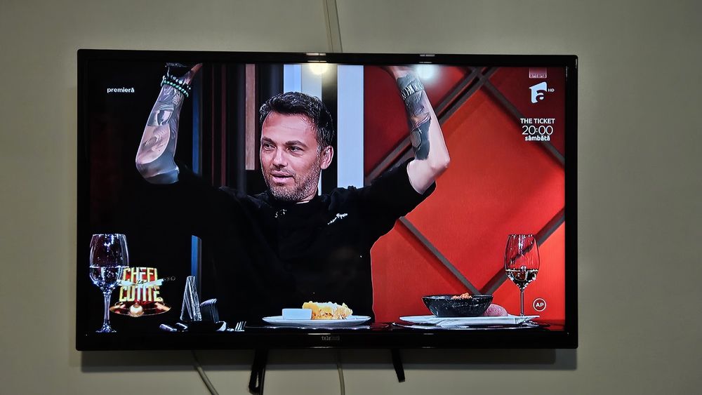 Televizor TeleTech 81 cm