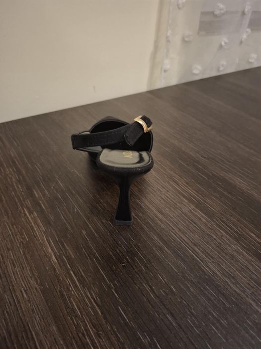 Черни обувки на ток