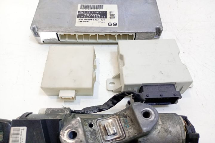 Kit pornire 2.0 tdi 8966105690 Toyota Avensis a 2-a generatie T25 ser