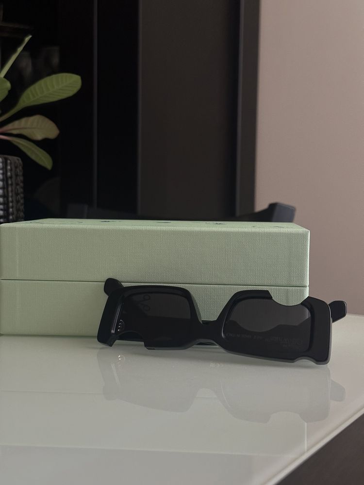 Off-White cady cut-out sunglasses