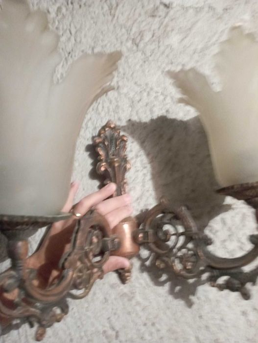 Продавам 2 броя  ретро аплици за стена