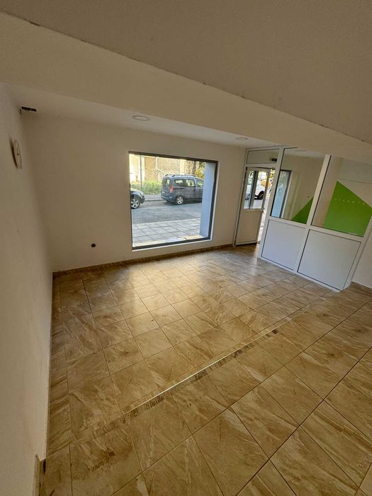 Дава се под наем Магазин в Бургас, Братя Миладинови - 120 кв.м за 331.5 € - Снимка #1