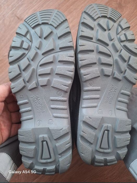 Продам ботинки зимние