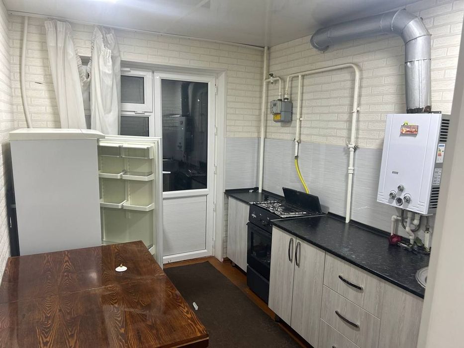 1 комнатная с мебелью и техникой выше Хакимията