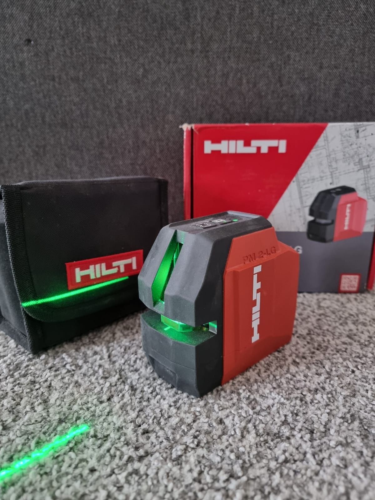 Nivelă laser Hilti rază verde