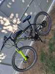 Vând bicicleta cu motor.