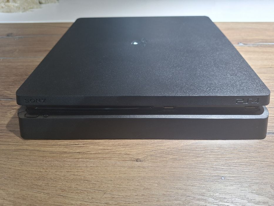 Продаю в отличном состоянии PS4