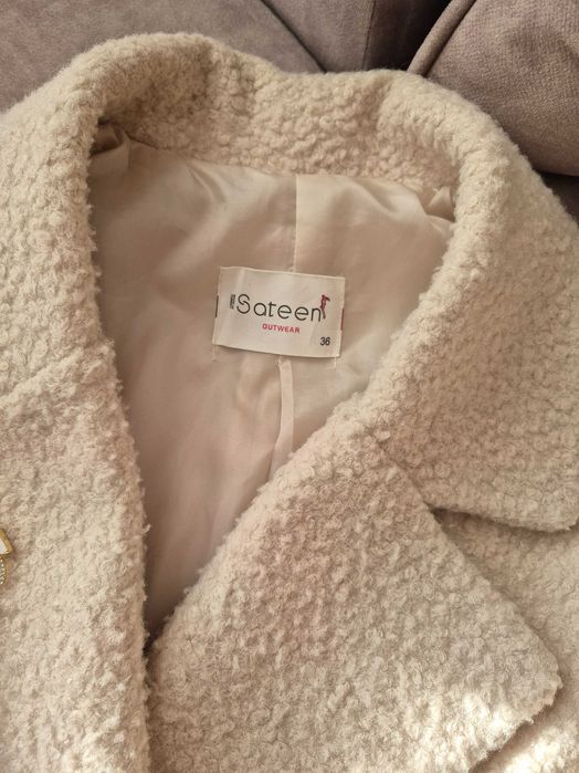 Палто в прекрасен бежов цвят