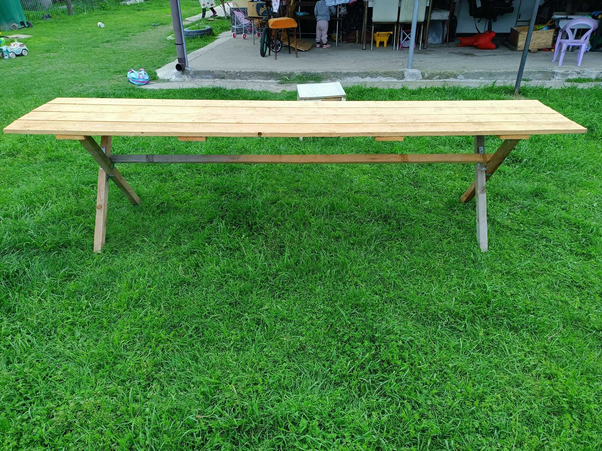 Masă din lemn pentru evenimente (botezuri, pomeni)