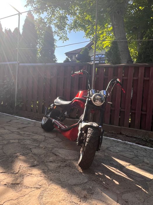 Scuter electric roșu