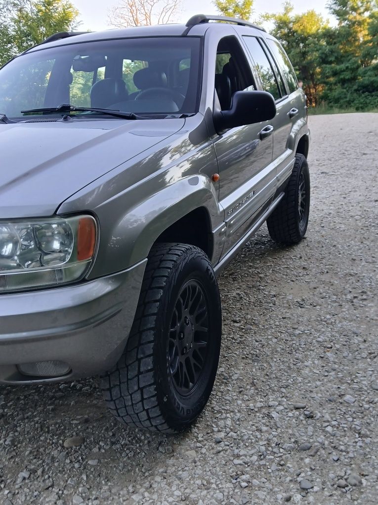 Vând  jeep grand cherokee wj