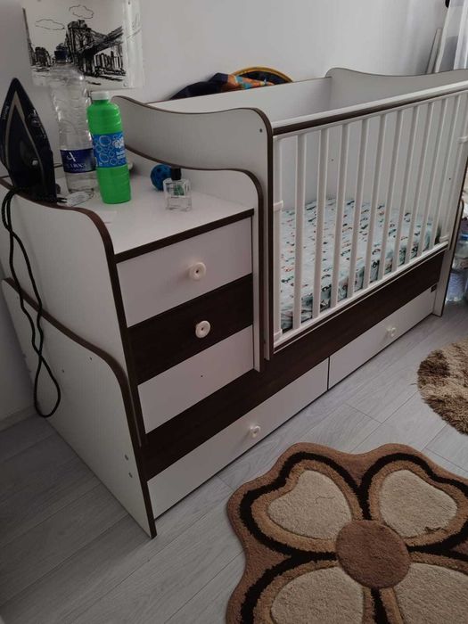 Patut copii ,folosit foarte puțin, in stare perfecta