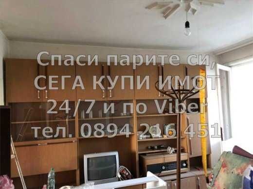код 61604. Двуетажна тухлена къща 200м2 с двор 900м2 със стоп. сгради