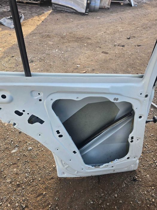 Задна лява врата за BMW X3 G01 / Бяла / Необорудвана