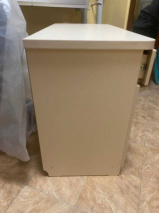 Продается стол в отличном состояний