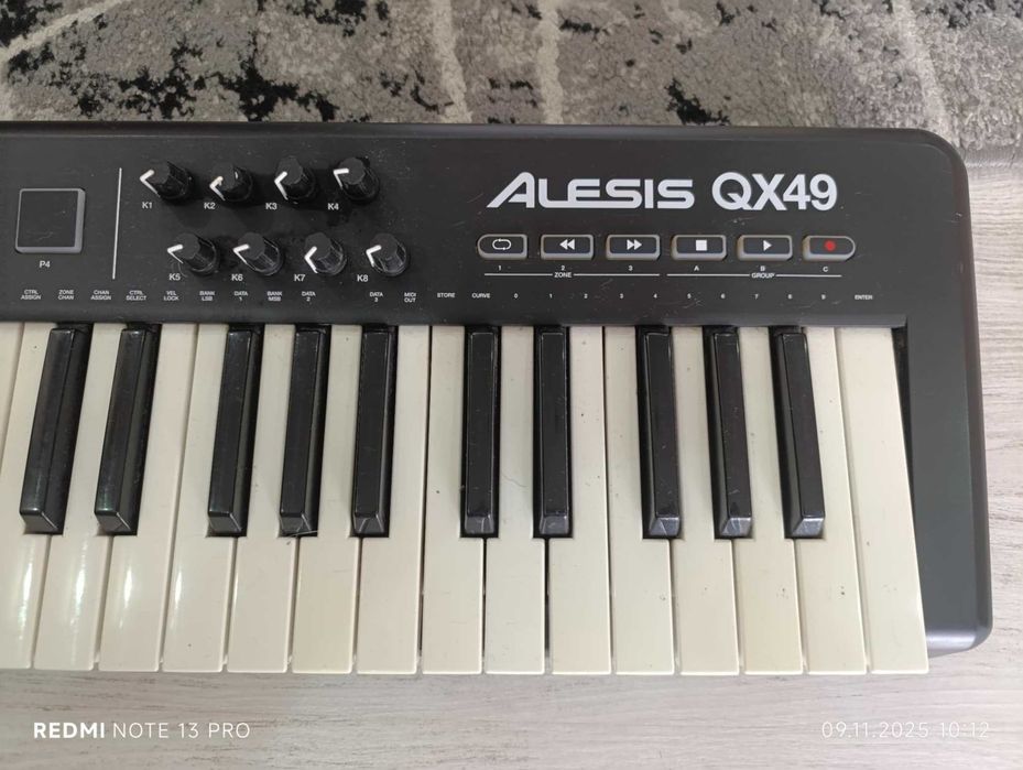 MIDI клавиатура alesis qx49