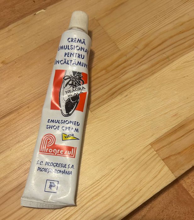 Lot creme de pantofi vechi