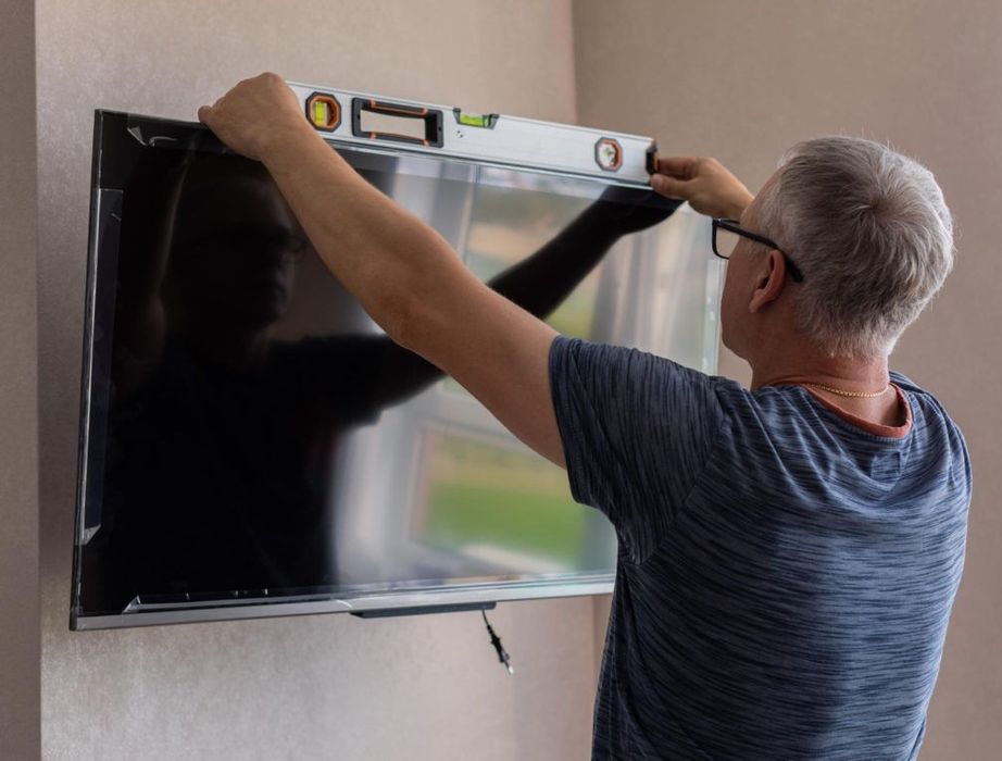 Установка телевизора на стену