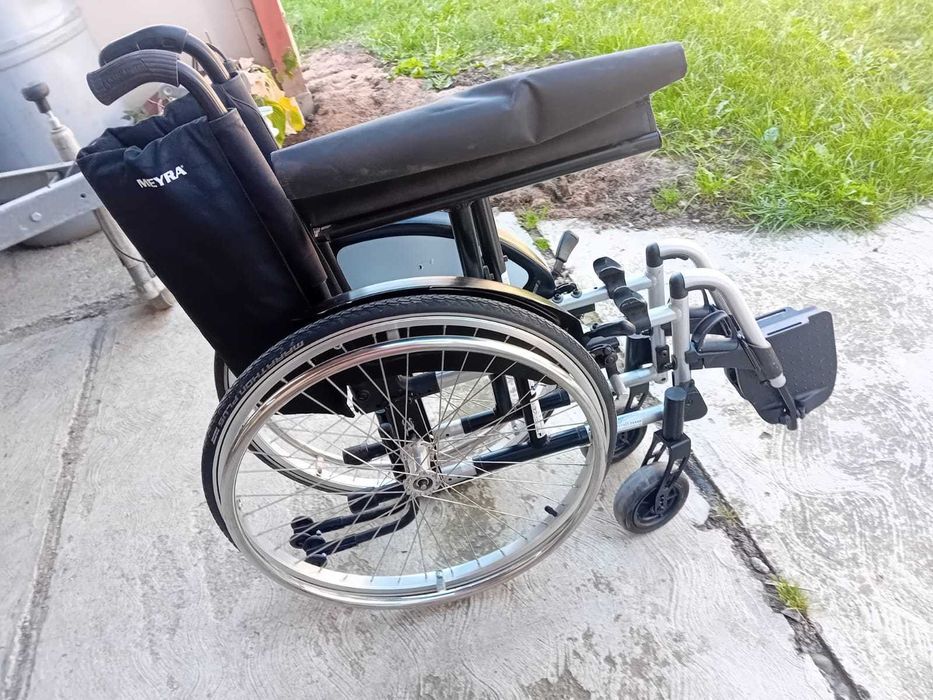 Scaun cu rotile meyra avanti