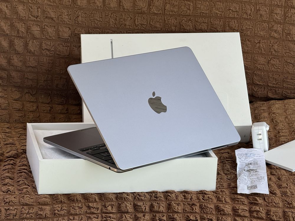 новый MacBook Air 13.6\2022 M2 EAC/SSD256GB/8GB RAM/Touch ID