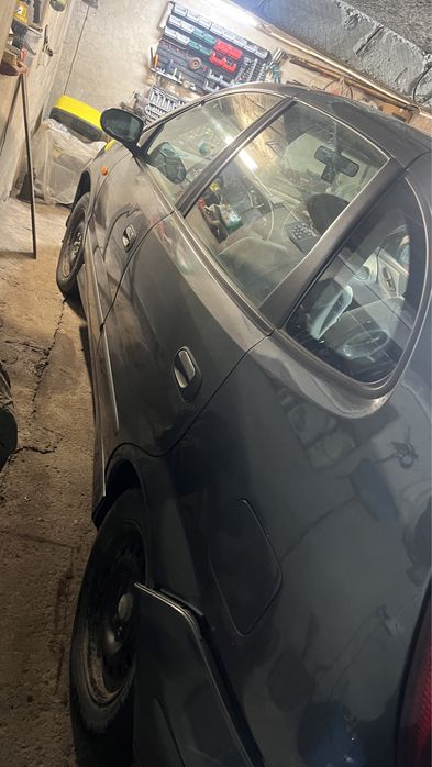 Nissan Almera Tino 2,2 dci 140 к.с. на части