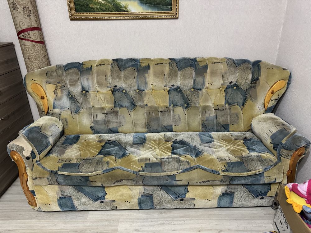 Срочно продается диван с креслами