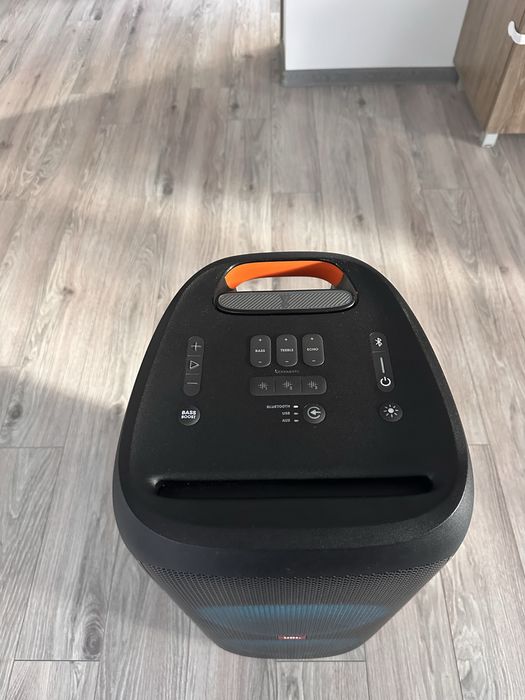 Vand boxa jbl partybox310 ca si noua(folosita doar 1 an).