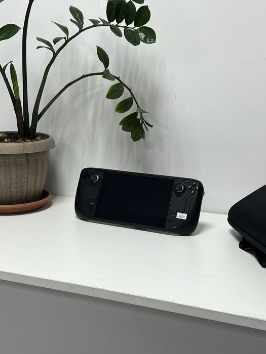 Valve Steam Deck LSD 256GB в идеальном состоянии