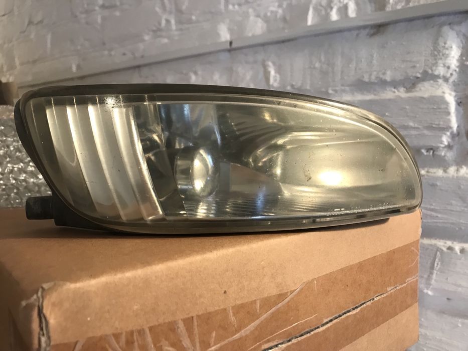 Противотуманная фара  (правая), оригинал «KOITO» на Lexus RX330