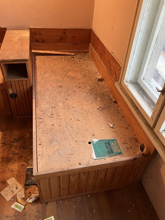 Две единични и едно двойно легло