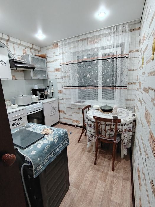 Продаётся, полноценная 2-комнатная квартира в районе вокзала!