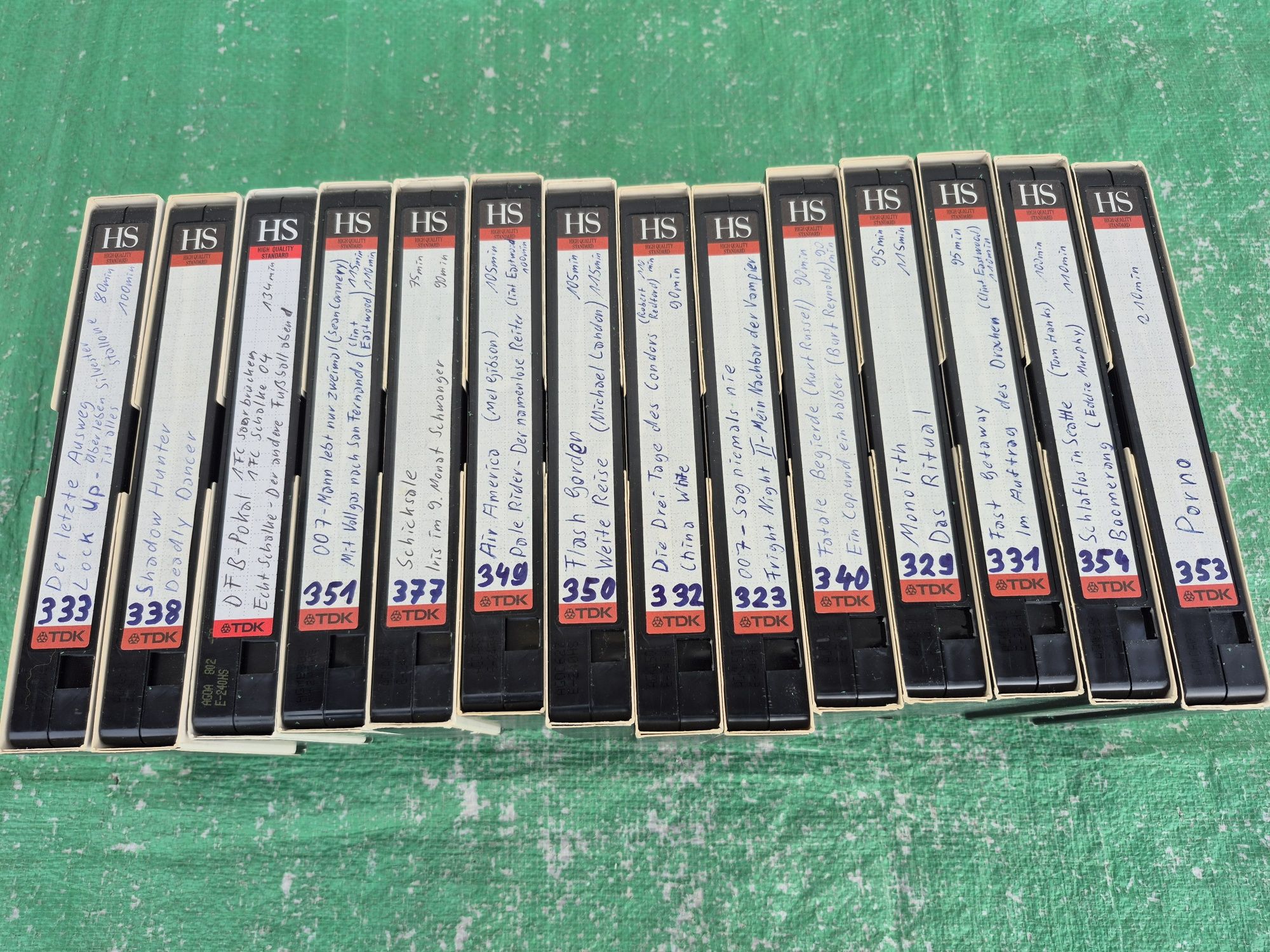 Vând o colecție de 65 casete video VHS originale TDK de 240 de minute
