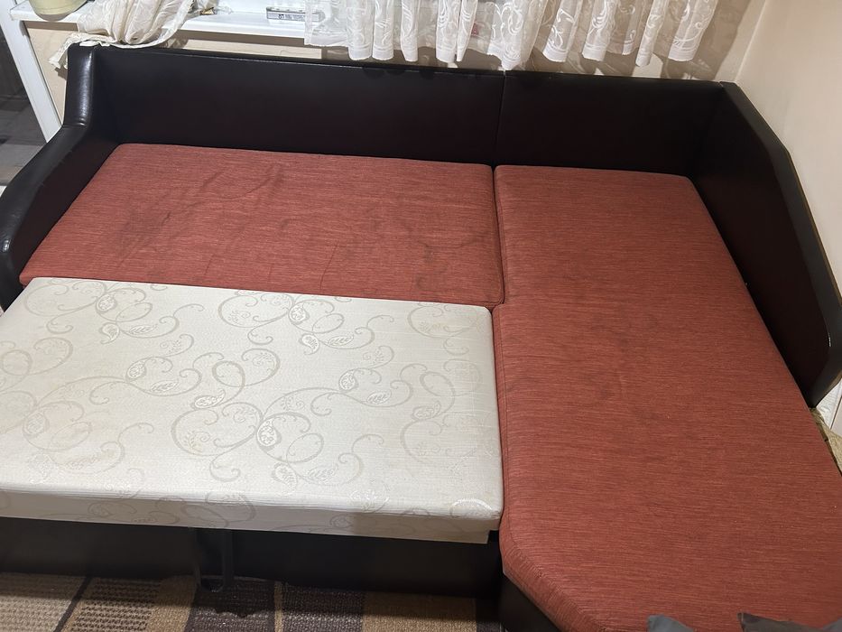 Ъглов диван с функция сън