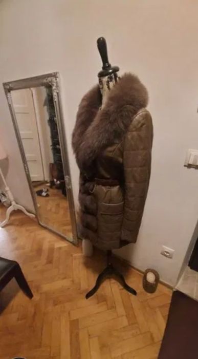 Haina dama din piele cu guler din blana naturală