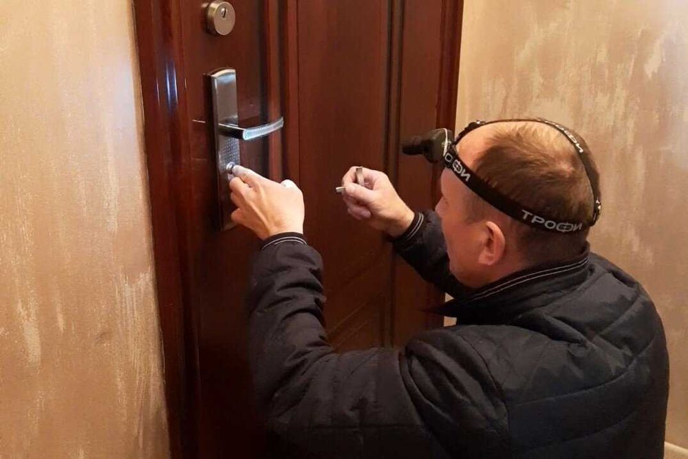 Вскрытие и замена замков Медвежатник Открыть дверь Открыть машину