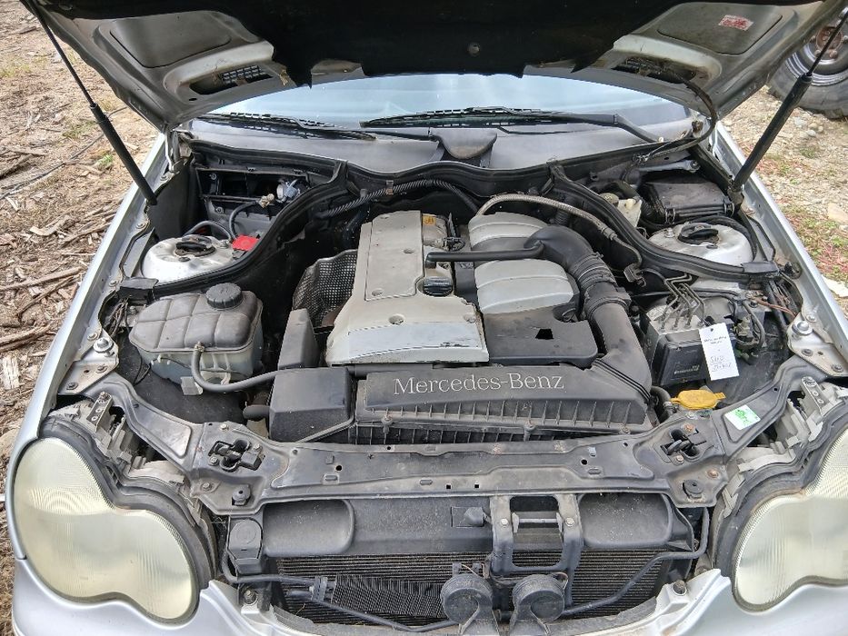 Vând Mercedes C180