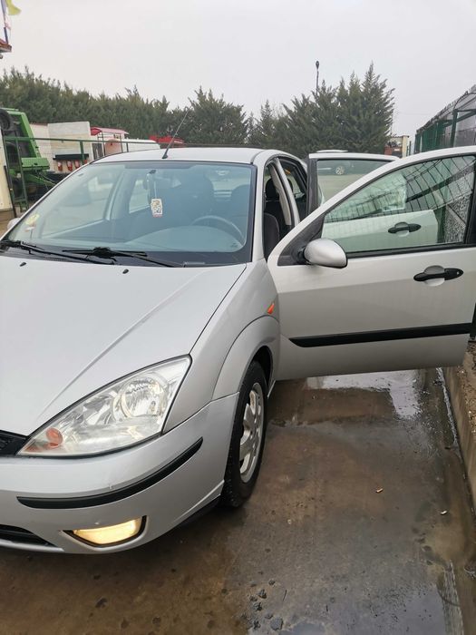 Vând Ford Focus 1.6 ZETEC SE benzină !
