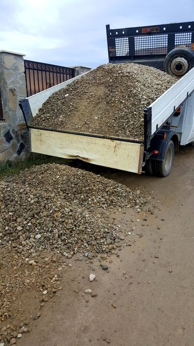 Transport basculabil: nisip sort moloz balastru piatra concasata paman