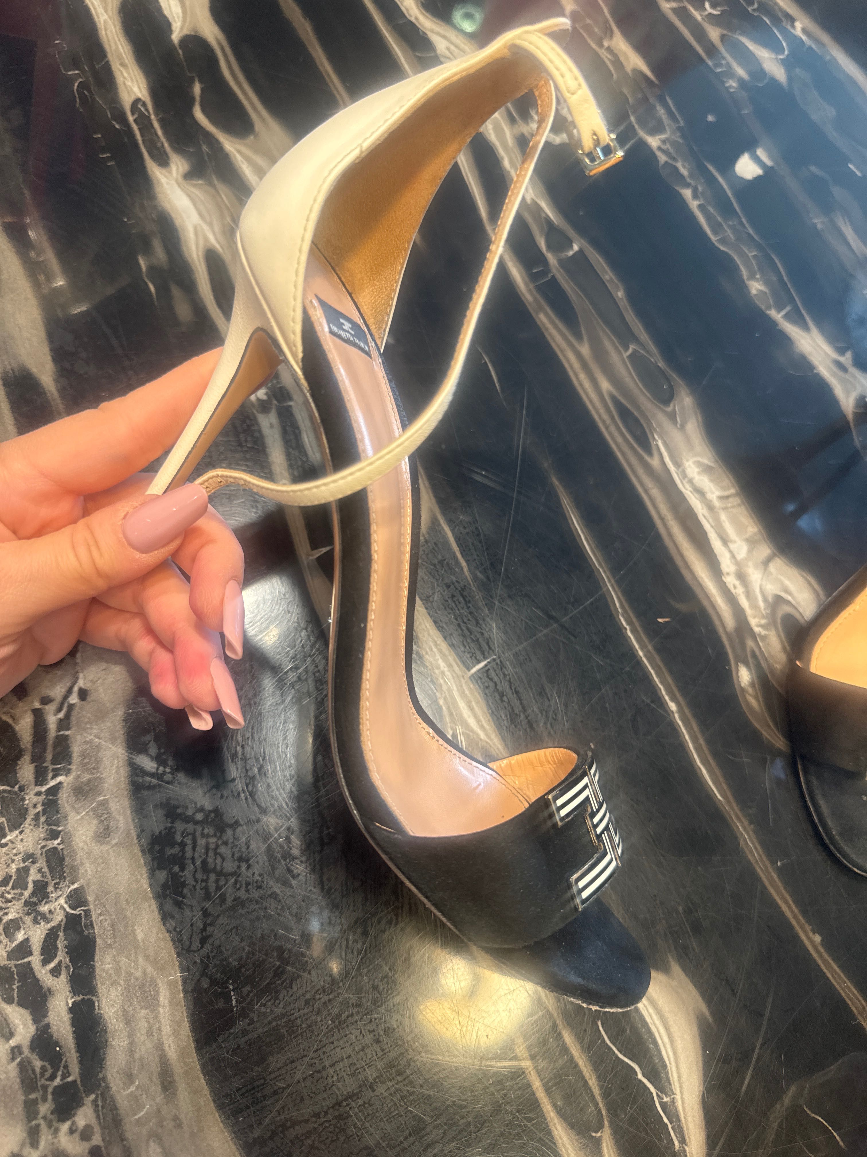 Elisabetta Franchi 38 обувки сандали