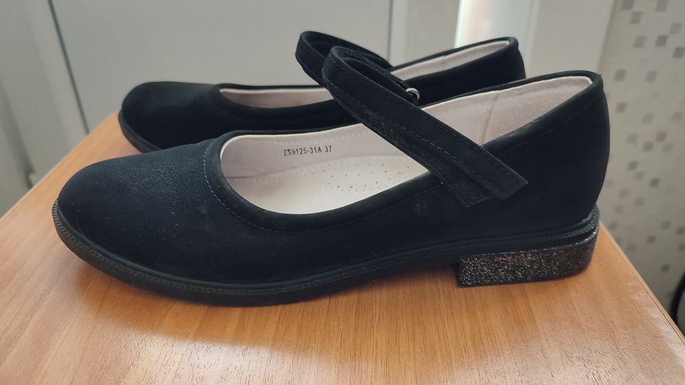 Продам туфли для девочки