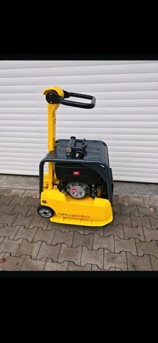 Închiriez placă compactoare 200 kg